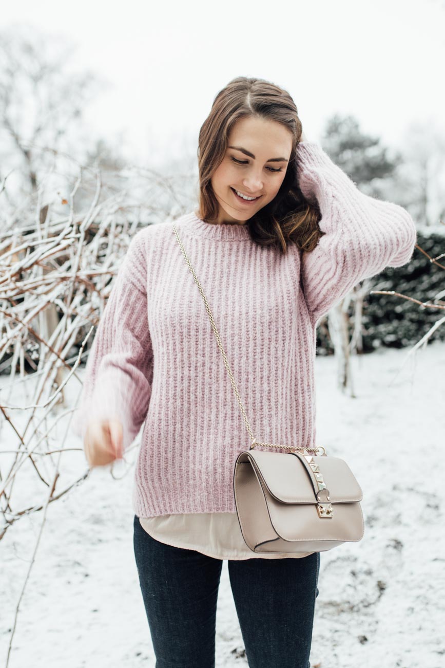 OUTFIT: Bubblegum Pink Sandro Pullover | www.yourockmylife.com 161221_feinerlei_grey_coat_yourockmylife_blog-19