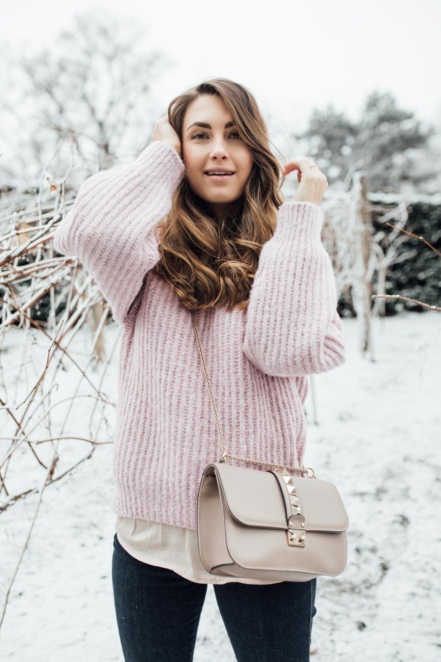 OUTFIT: Bubblegum Pink Sandro Pullover | www.yourockmylife.com 161221_feinerlei_grey_coat_yourockmylife_blog-22