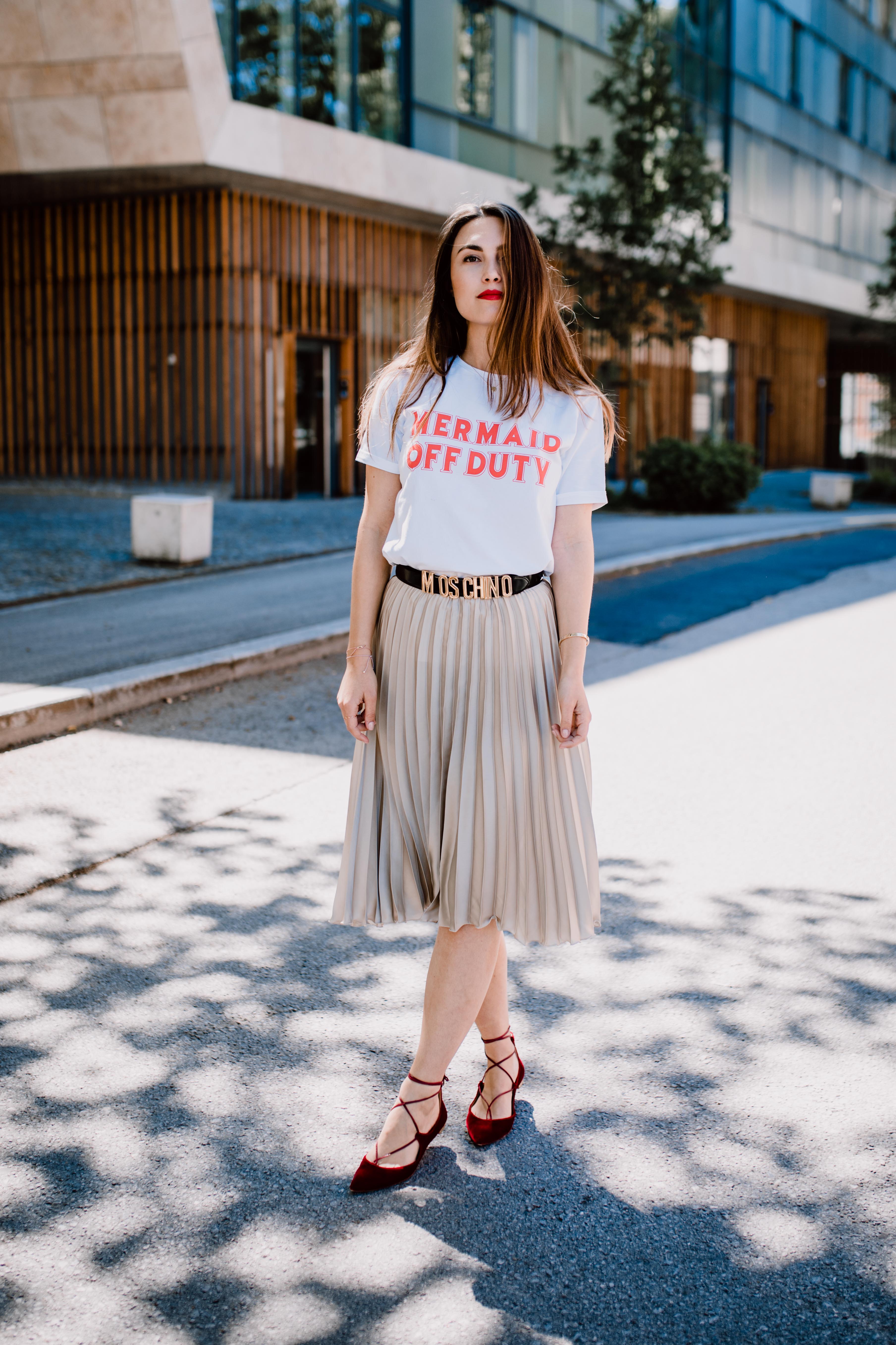 Outfit: Mermaid Off Duty - Plissé Skirt, Statement Shirt, Moschino Belt, Aquazzura Flats | You Rock My Life