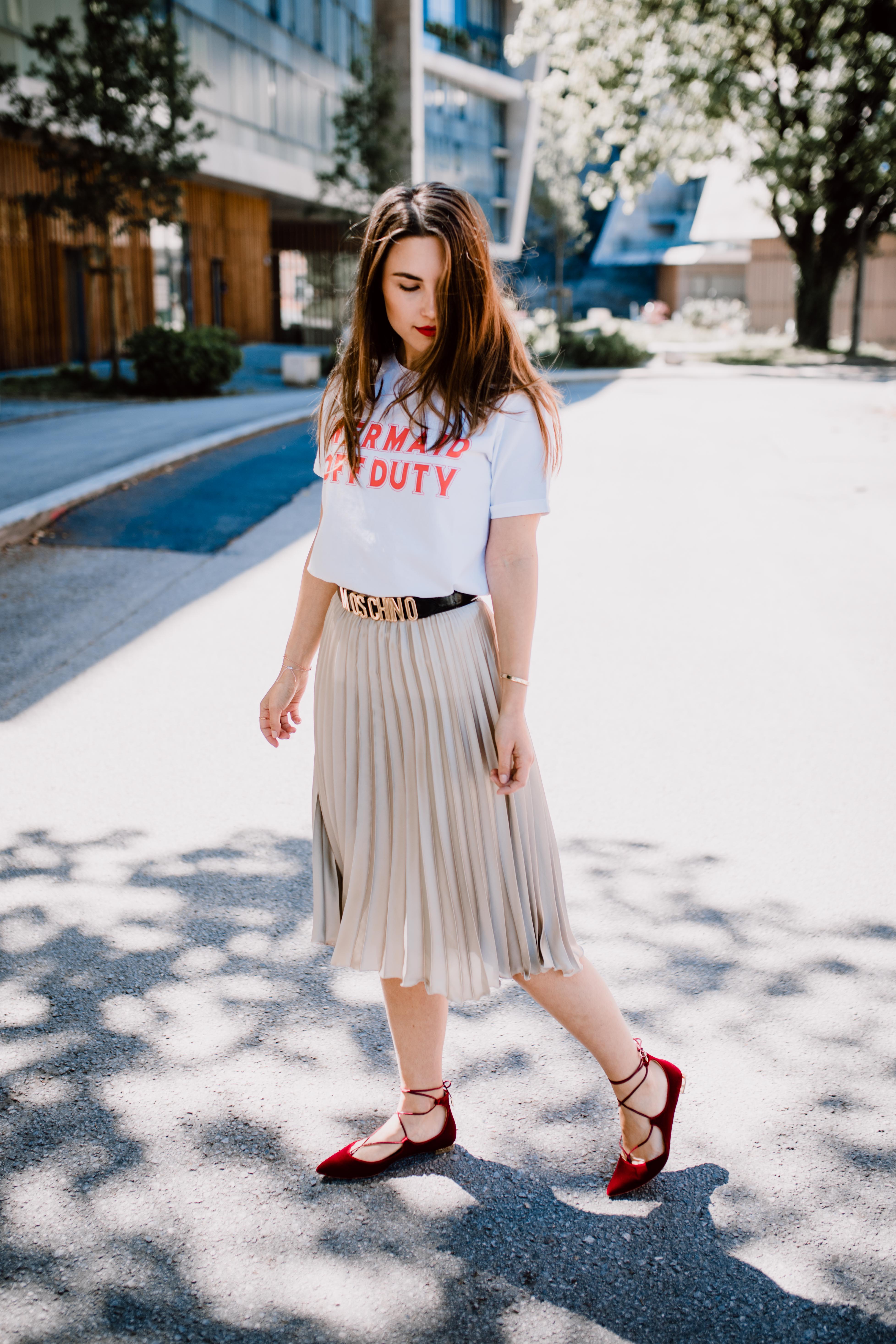 Outfit: Mermaid Off Duty - Plissé Skirt, Statement Shirt, Moschino Belt, Aquazzura Flats | You Rock My Life