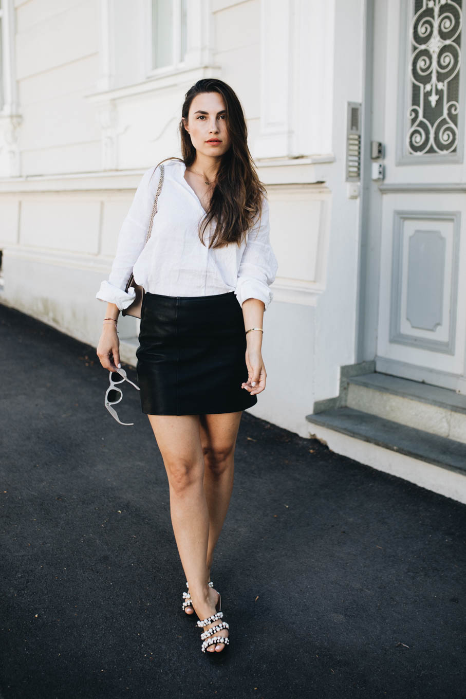 Outfit: Back to bascis - Leather skirt & linen shirt | You Rock My Life