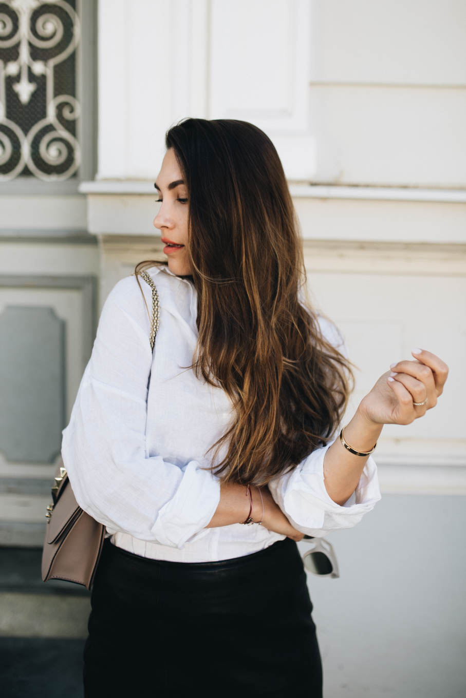 Outfit: Back to bascis - Leather skirt & linen shirt | You Rock My Life