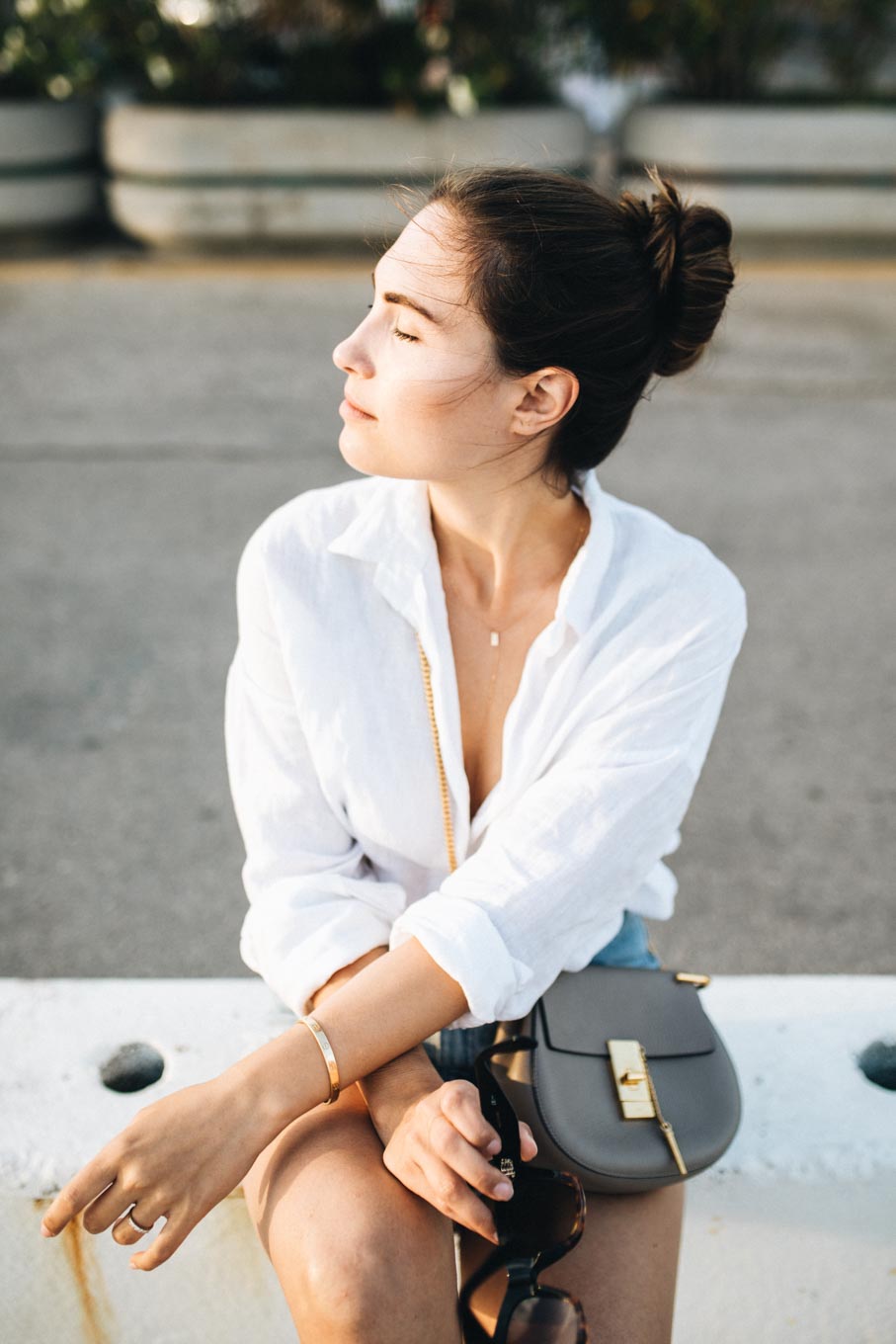 Outfit: Rough Linen & Vintage Denim, Levis Jeans Shorts, Linen Shirt, Chloé Drew Bag, Cartier Love Bracelet