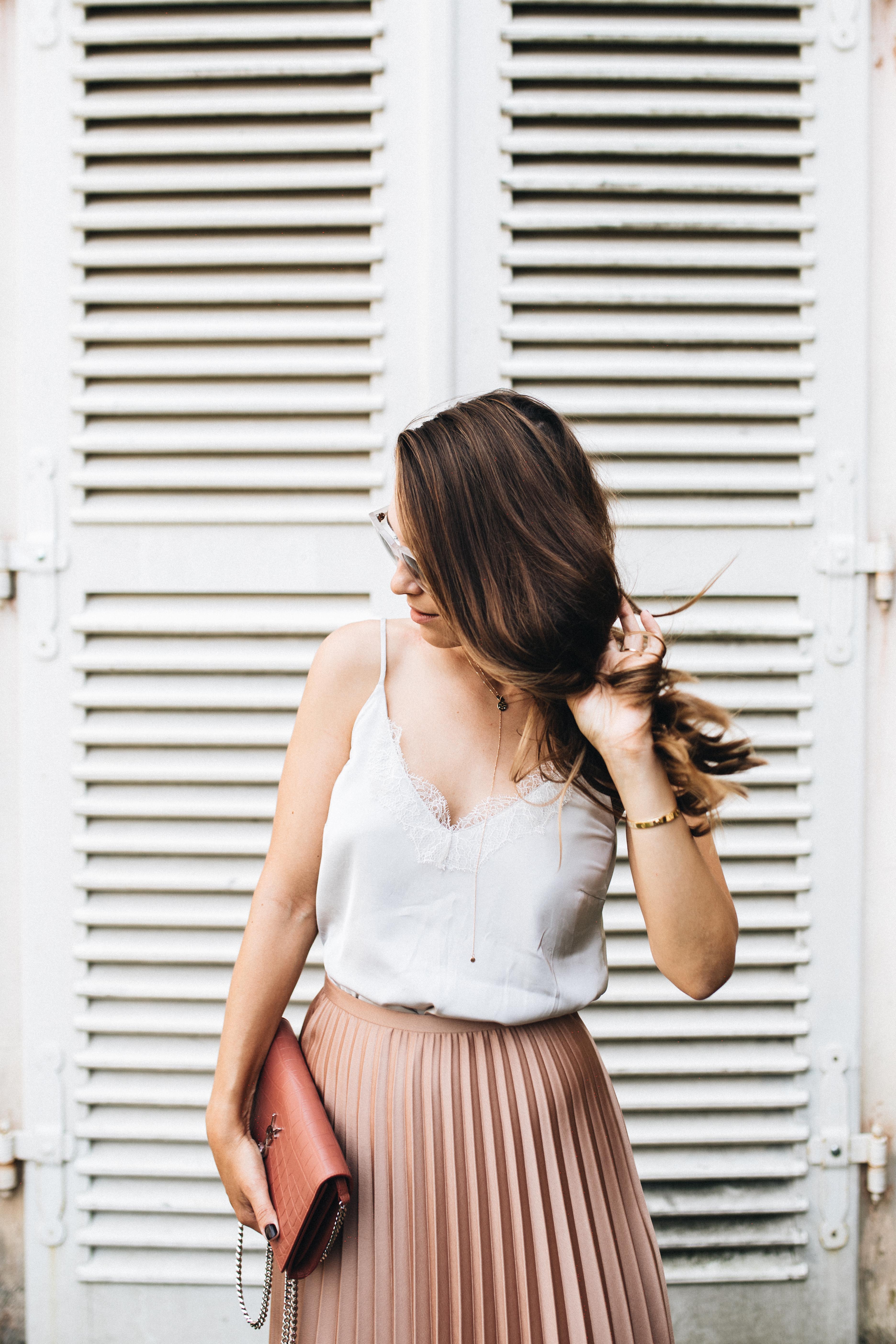 Outfit: How to wear plissé skirts during the day | YSL chain wallet, Hallhuber plissé skirt, Steve Madden espadrilles, Marc O'Polo silk camisole | you rock my life