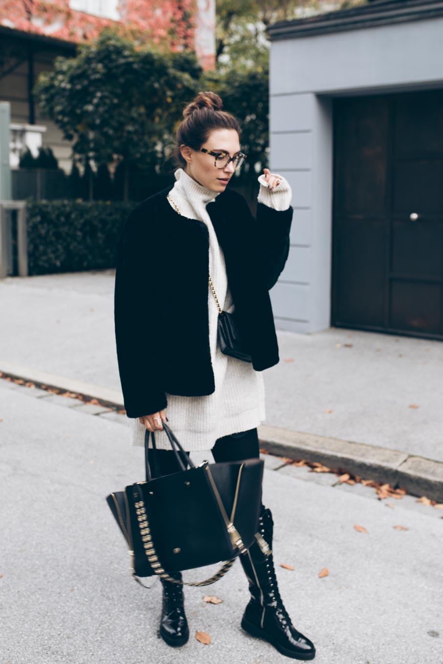 You rock my life: Zara Faux Fur Jacket, Oversized Jumper, Zara Boots, VIU The Beauty glasses, Aigner Lea Bag, Chanel Walltet on chain | Outfit For Fall 