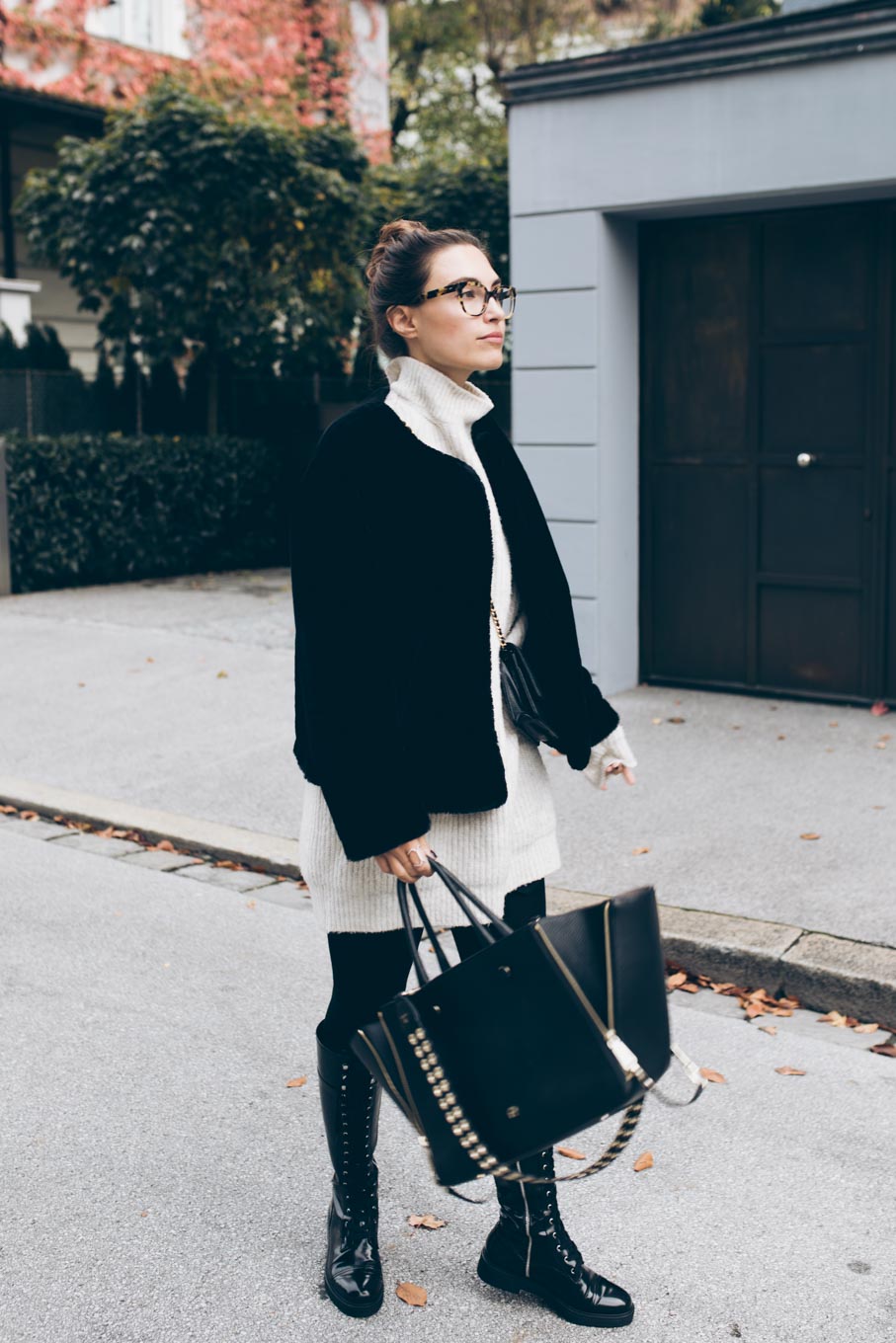 You rock my life: Zara Faux Fur Jacket, Oversized Jumper, Zara Boots, VIU The Beauty glasses, Aigner Lea Bag, Chanel Walltet on chain | Outfit For Fall 