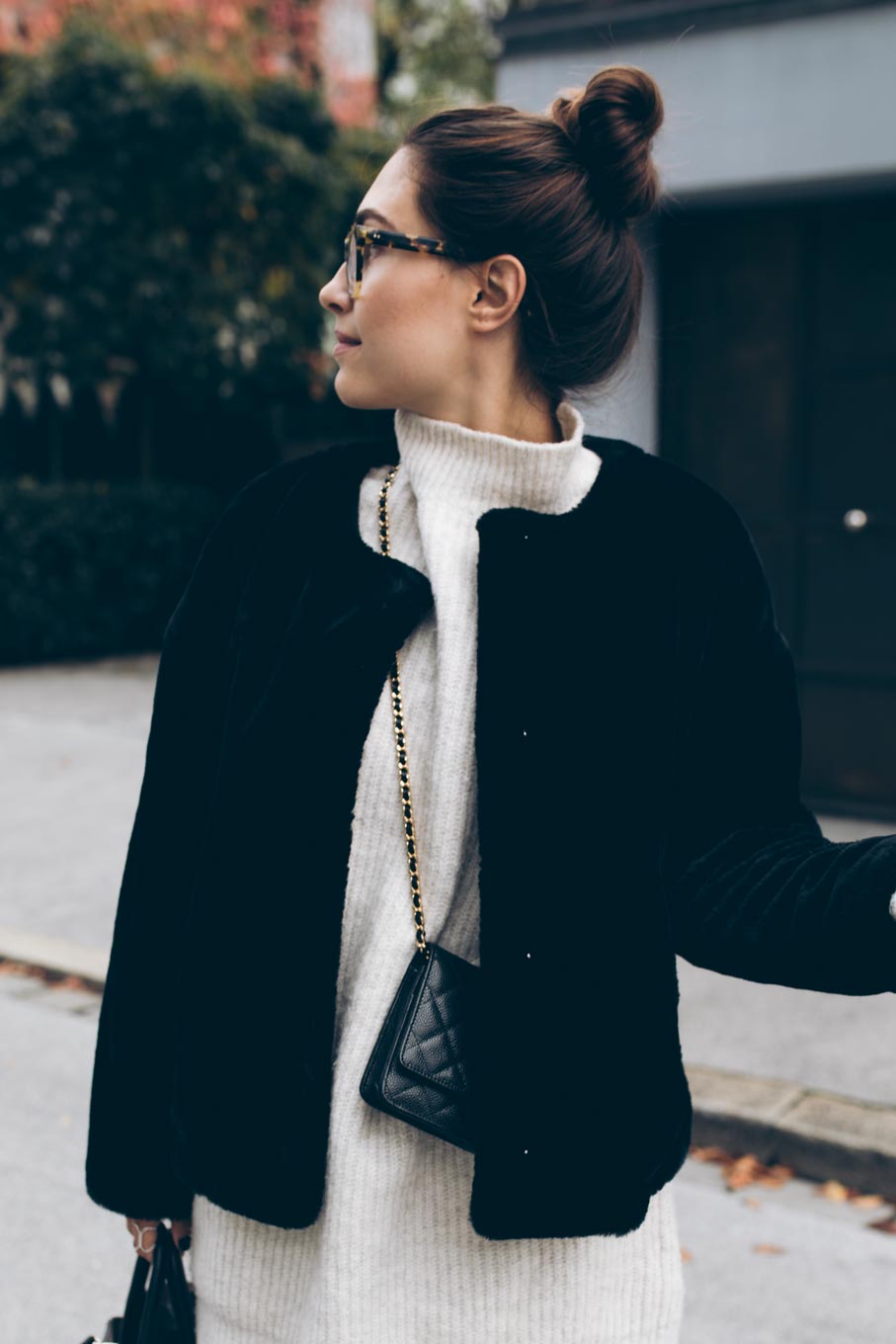 You rock my life: Zara Faux Fur Jacket, Oversized Jumper, Zara Boots, VIU The Beauty glasses, Aigner Lea Bag, Chanel Walltet on chain | Outfit For Fall 