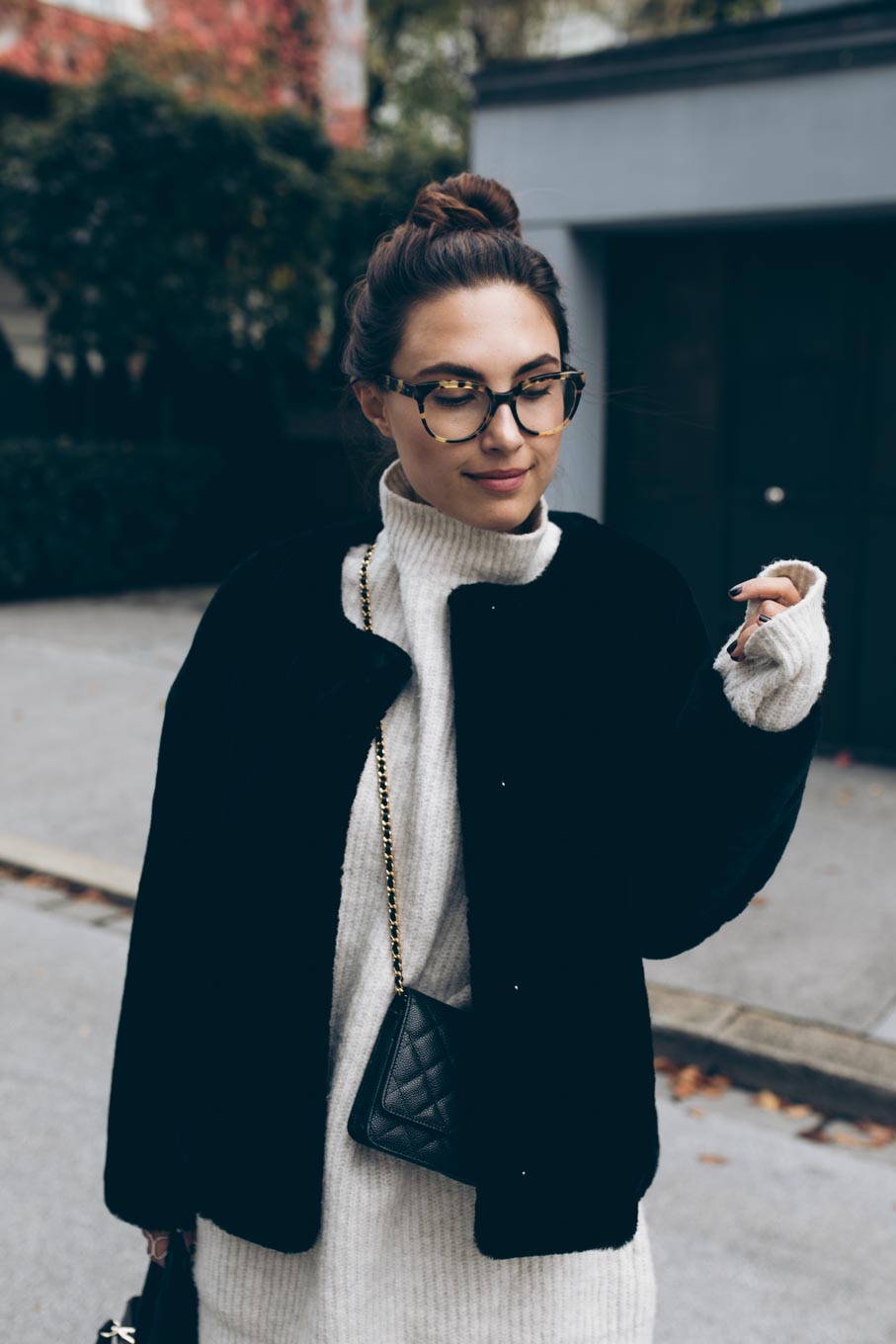 You rock my life: Zara Faux Fur Jacket, Oversized Jumper, Zara Boots, VIU The Beauty glasses, Aigner Lea Bag, Chanel Walltet on chain | Outfit For Fall 