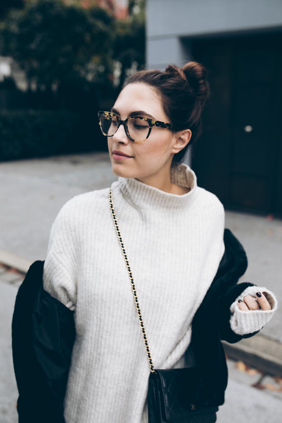 You rock my life: Zara Faux Fur Jacket, Oversized Jumper, Zara Boots, VIU The Beauty glasses, Aigner Lea Bag, Chanel Walltet on chain | Outfit For Fall 