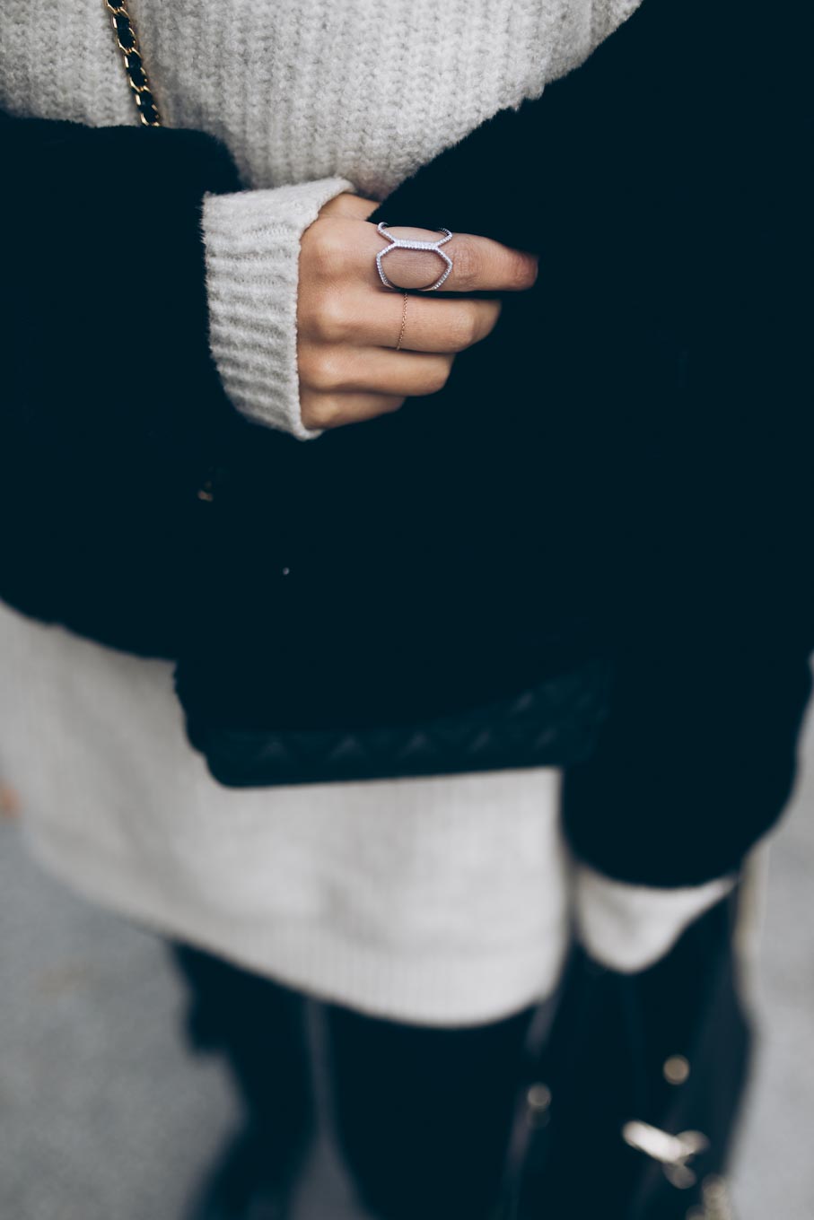 You rock my life: Zara Faux Fur Jacket, Oversized Jumper, Zara Boots, VIU The Beauty glasses, Aigner Lea Bag, Chanel Walltet on chain | Outfit For Fall 