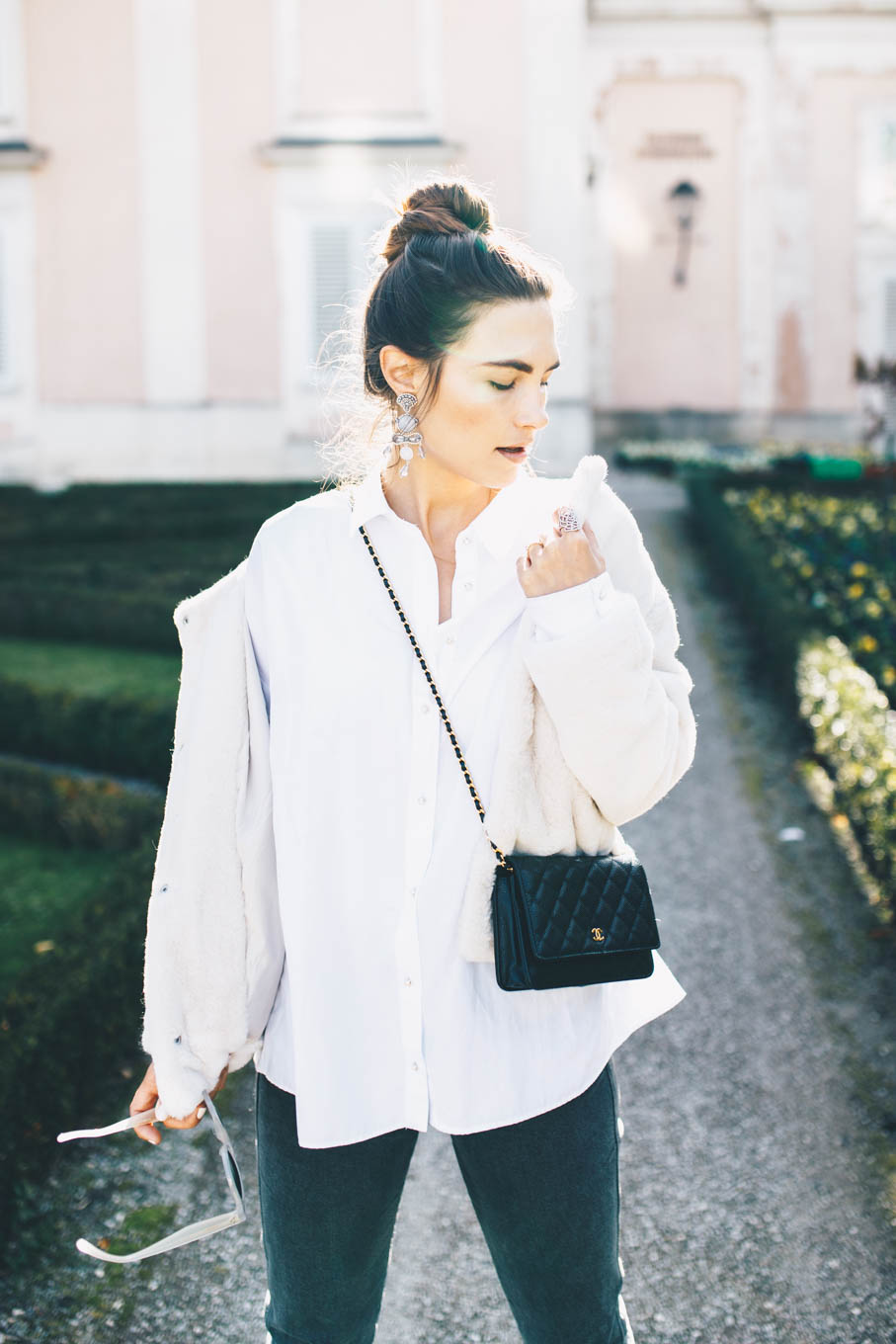 Outfit: Closed Pedal Pusher Jeans, Zara Blouse, Faux Fur Jacket, Maschalina Earrings, Leo Mathild Ring, Högl Shoes, Chanel WOC, Céline Baby Audrey Sunglasses | you rock my life