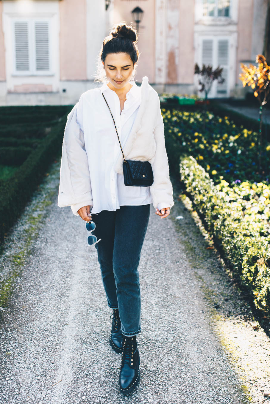 Outfit: Closed Pedal Pusher Jeans, Zara Blouse, Faux Fur Jacket, Maschalina Earrings, Leo Mathild Ring, Högl Shoes, Chanel WOC, Céline Baby Audrey Sunglasses | you rock my life