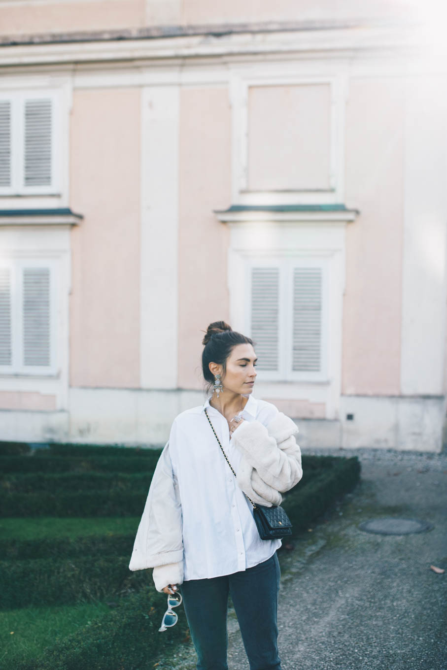 Outfit: Closed Pedal Pusher Jeans, Zara Blouse, Faux Fur Jacket, Maschalina Earrings, Leo Mathild Ring, Högl Shoes, Chanel WOC, Céline Baby Audrey Sunglasses | you rock my life