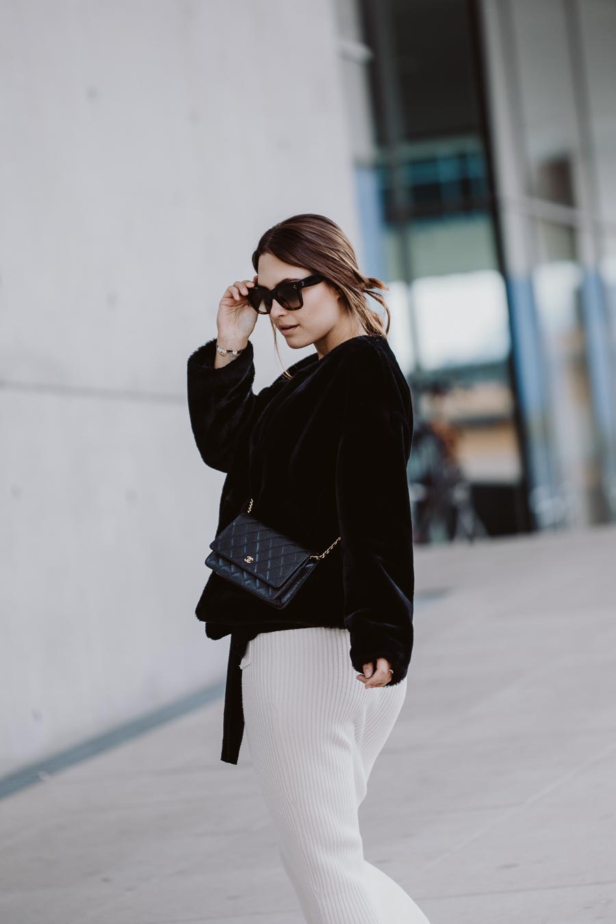 Outfit: Black and White, Wool Skirt, Sandro Paris Sweater, Anna Inspiring Jewelry, Chanel Wallet on Chain, Zara Boots, Messy Bun | you rock my life