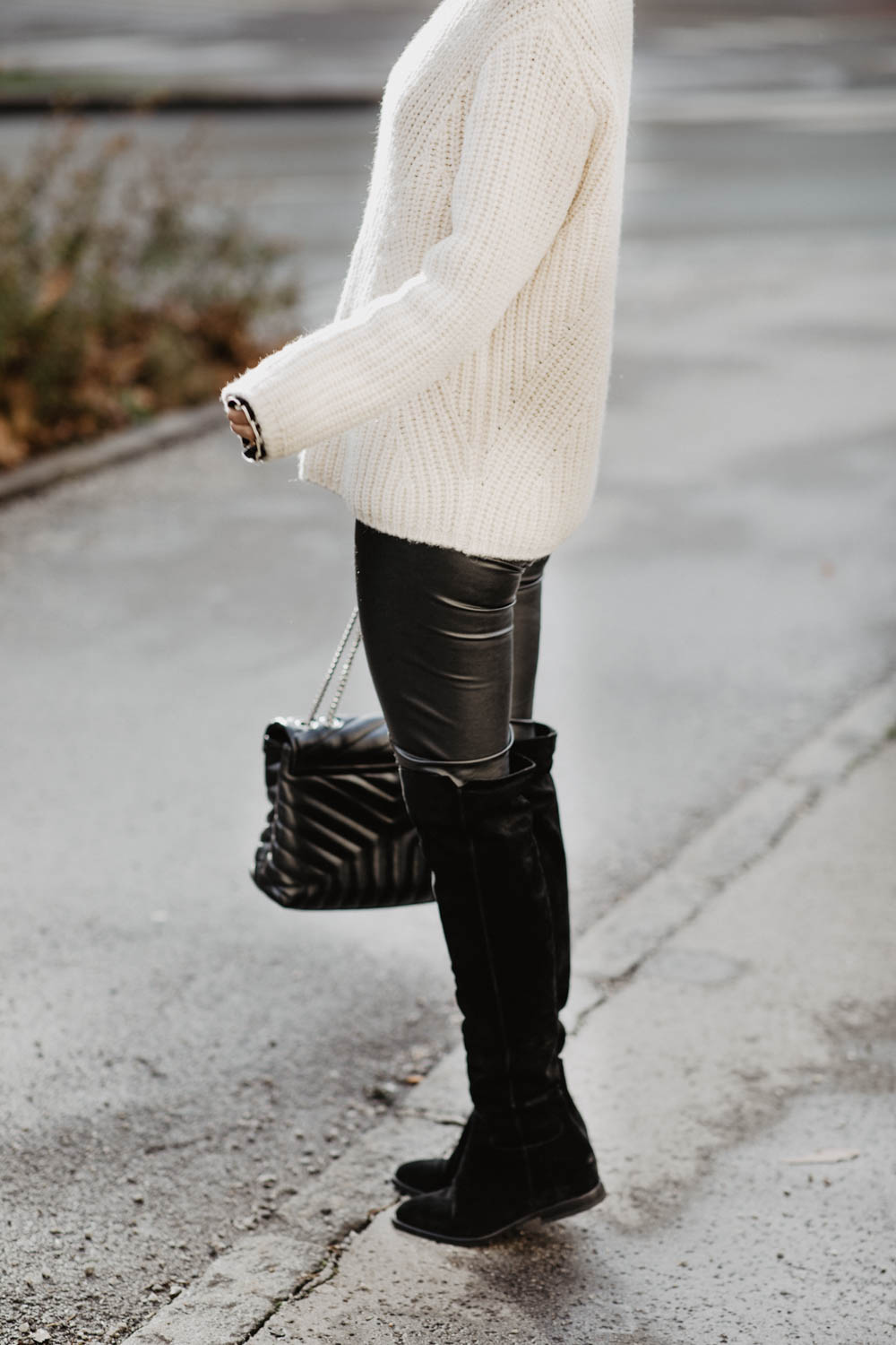 Outfit: Ash Overknee Boots, Artitzia Daria Leather Pants, Closed Alpaka Pullover, Saint Laurent Loulou bag | you rock my life